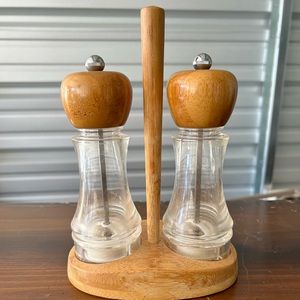 Salt & pepper shaker.